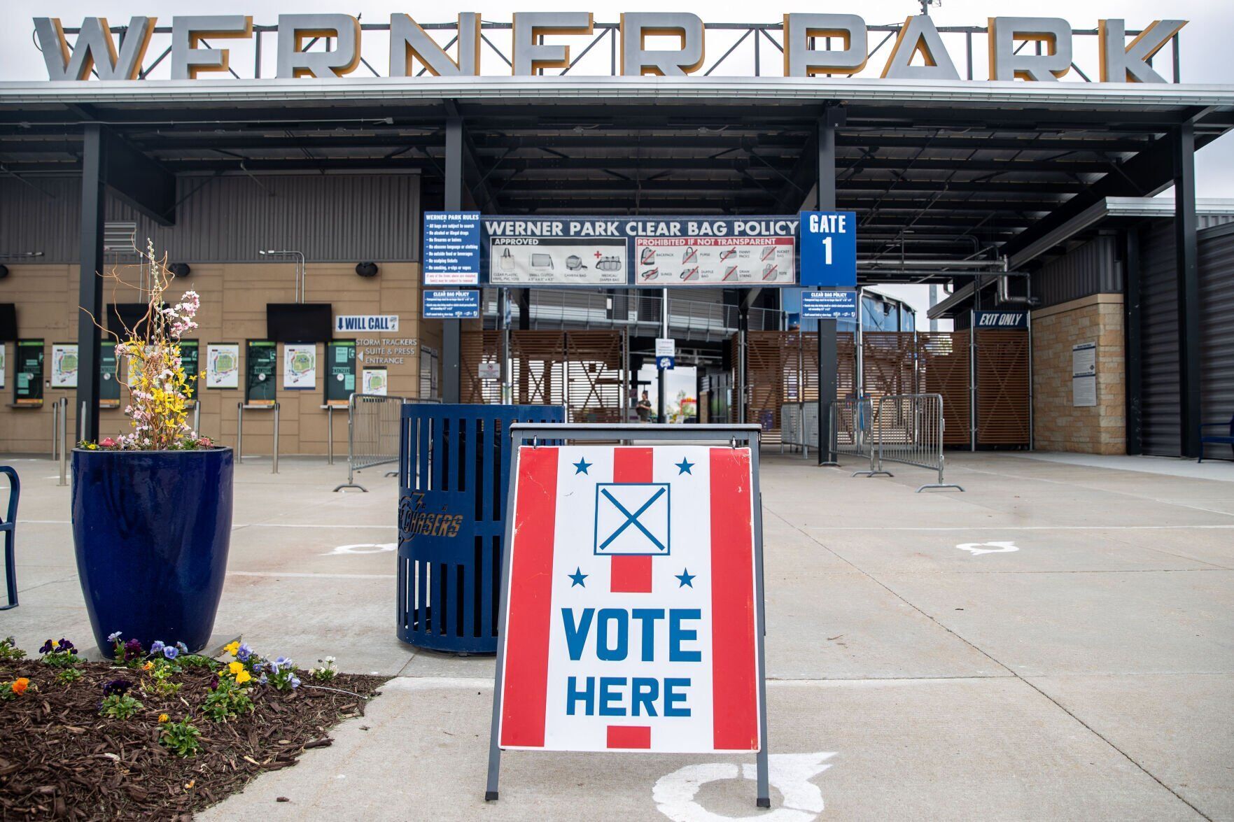051122-owh-new-voters-pic-cm009.jpg